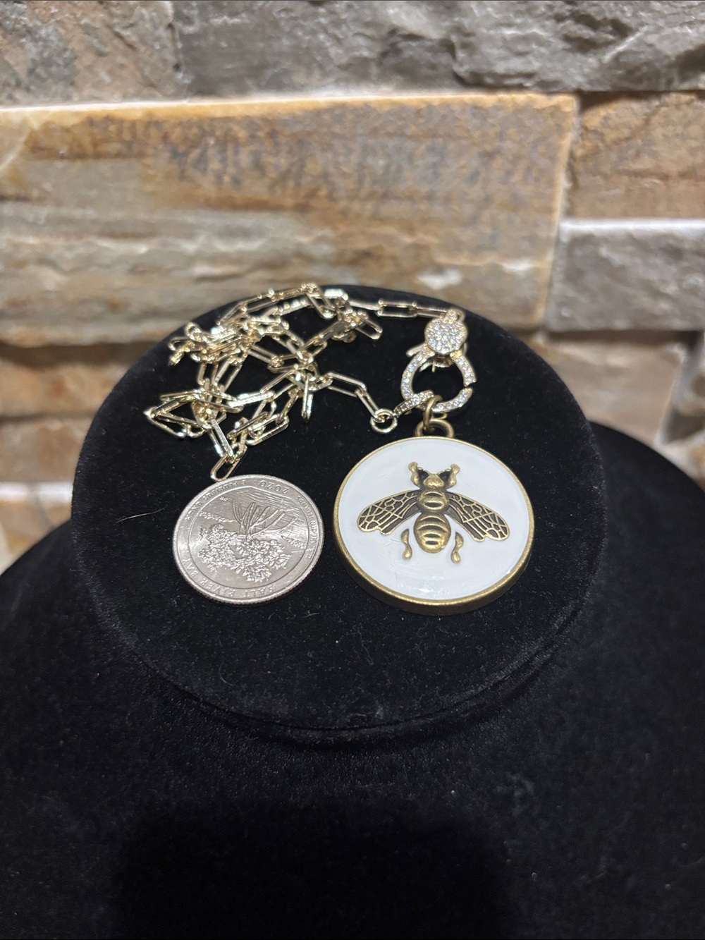 Gold plated Necklace with GG bee pendant - Picture 5 of 6